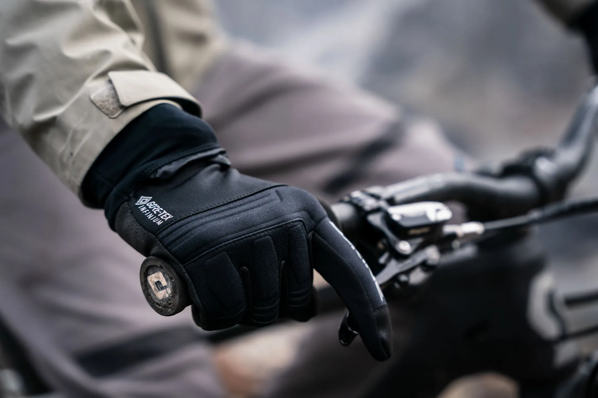 White Knuckle Bike Glove